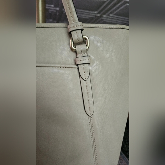 COACH Signature Payton Leather Zip Top Tote In Sand. - Picture 11 of 16